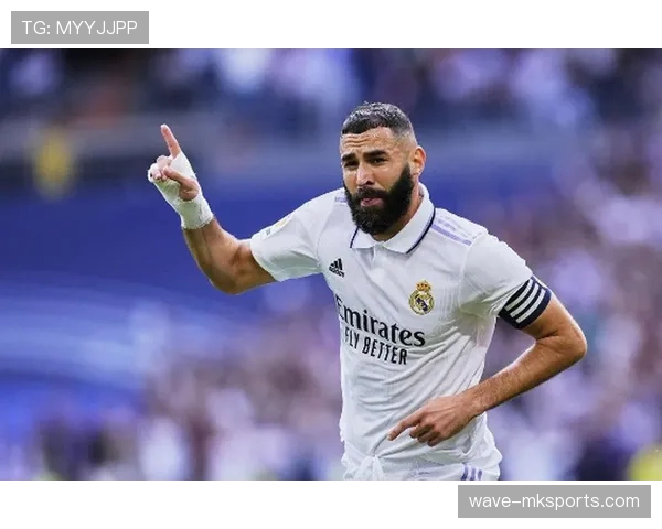 本泽马比赛阅读能力持续提升，进攻组织表现稳健