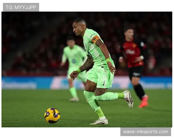 拉菲尼亚在巴萨争议不断的战术角色与表现落差