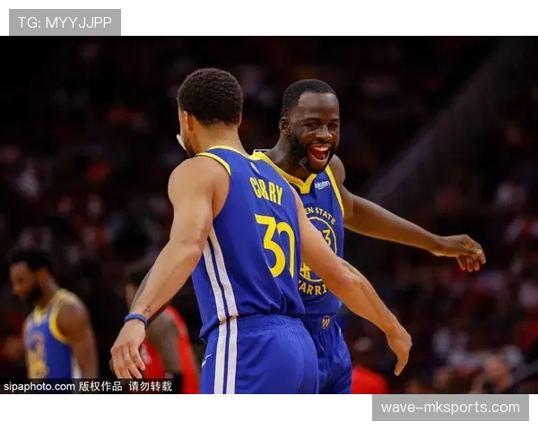 本泽马与阿圭罗对比分析:终结能力与战术角色差异 本泽马与阿圭罗对比分析:终结能力与战术角色差异